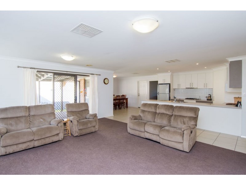 86 Atherton Crescent, Tatton NSW 2650