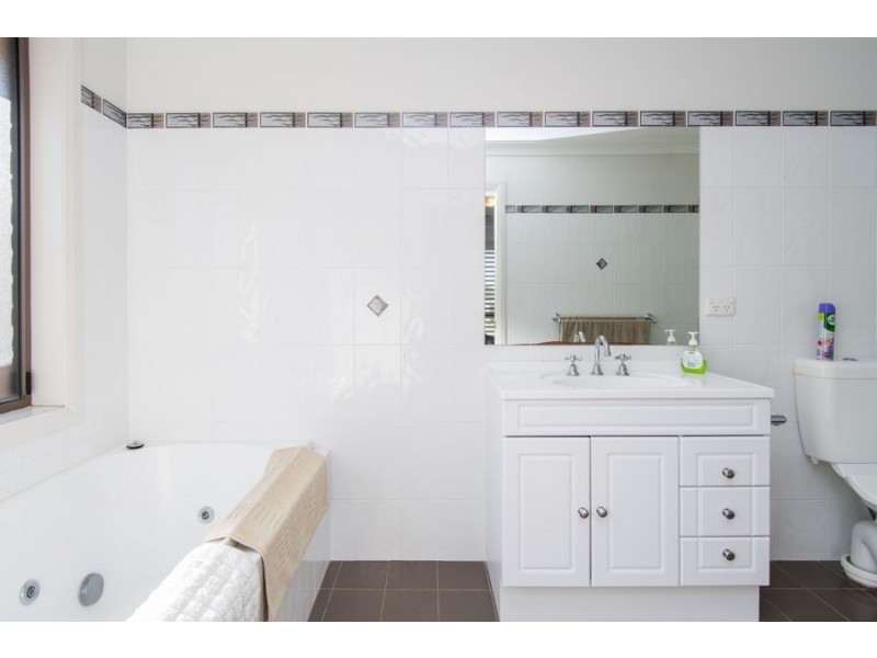 86 Atherton Crescent, Tatton NSW 2650