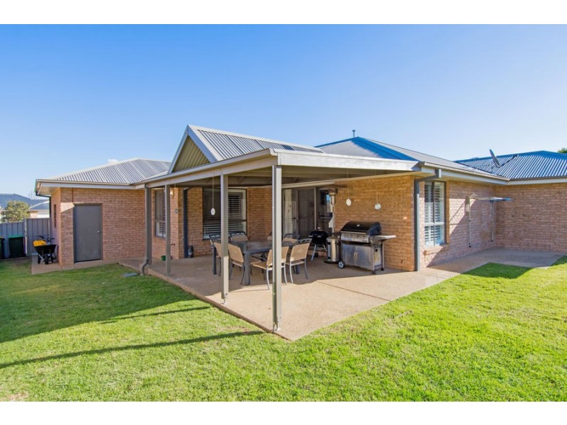 86 Atherton Crescent, Tatton NSW 2650