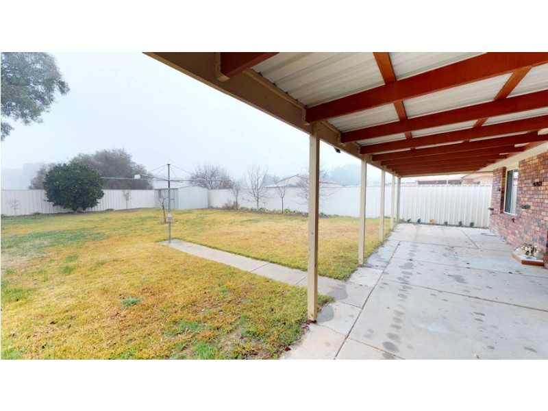 29 Grevillea Crescent, Lake Albert NSW 2650