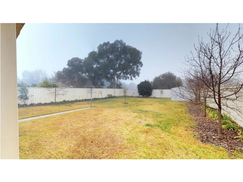 29 Grevillea Crescent, Lake Albert NSW 2650