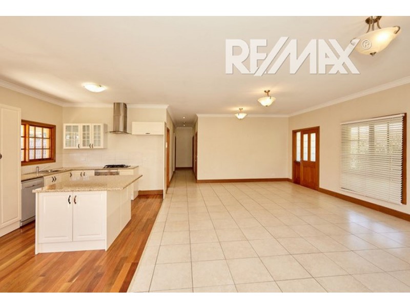 18 Rowe Street, Lake Albert NSW 2650