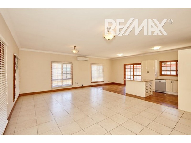 18 Rowe Street, Lake Albert NSW 2650