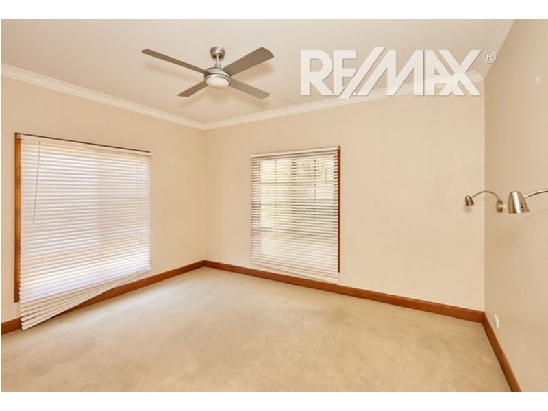 18 Rowe Street, Lake Albert NSW 2650