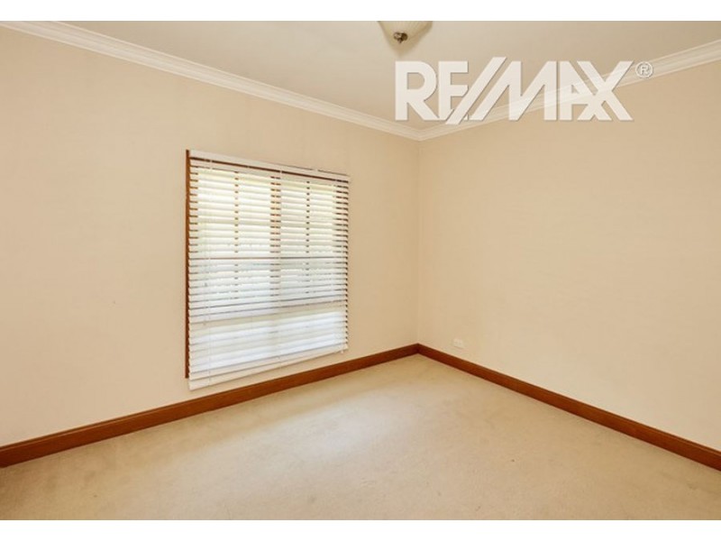 18 Rowe Street, Lake Albert NSW 2650