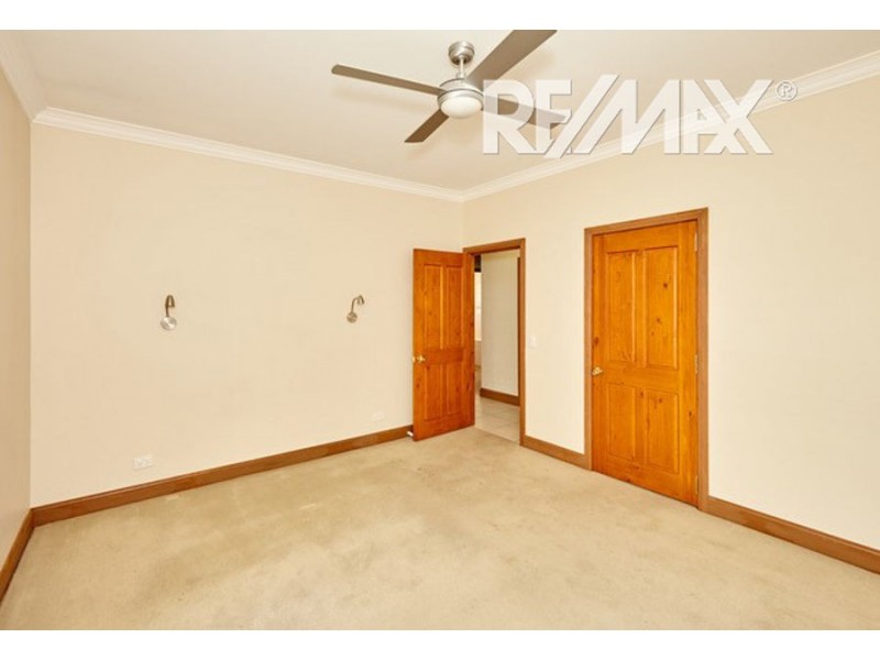 18 Rowe Street, Lake Albert NSW 2650