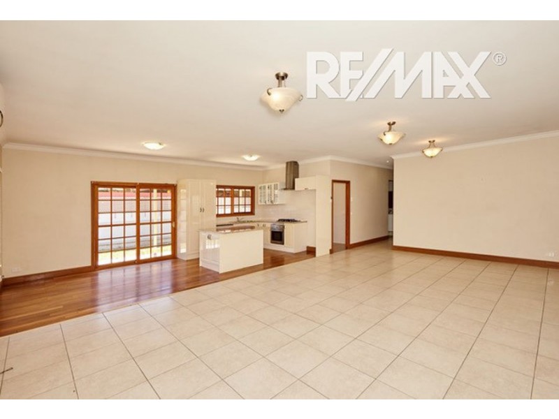 18 Rowe Street, Lake Albert NSW 2650