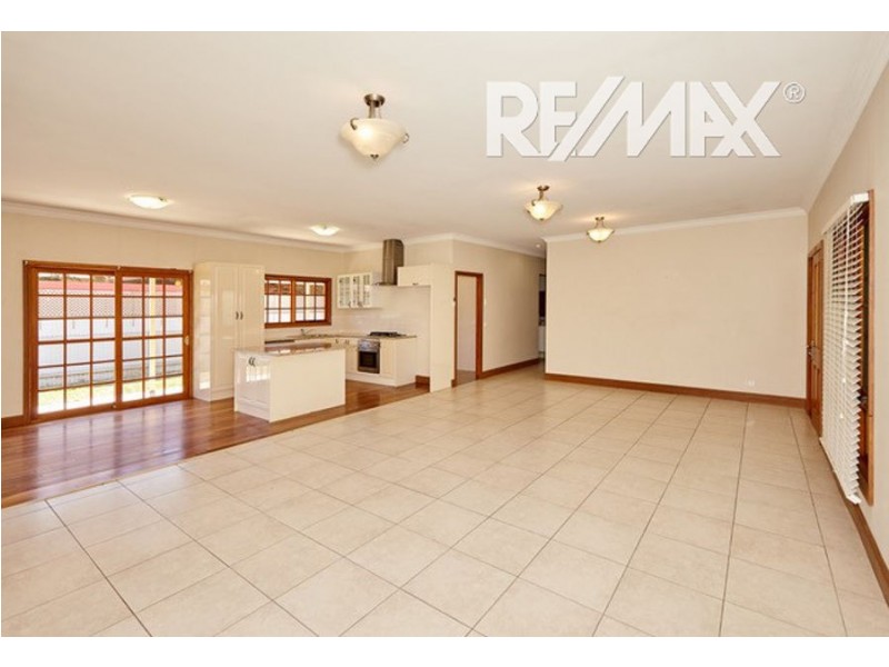 18 Rowe Street, Lake Albert NSW 2650