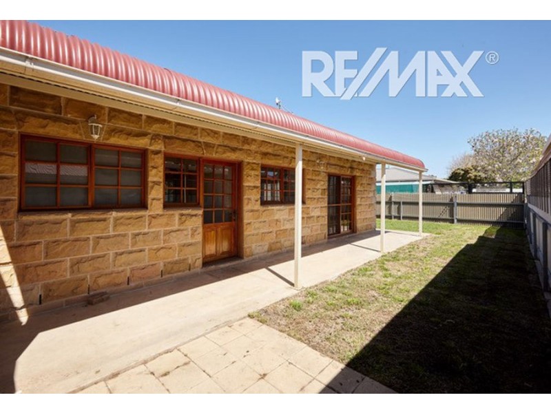 18 Rowe Street, Lake Albert NSW 2650