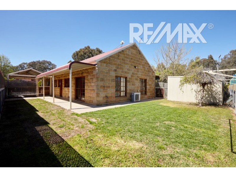 18 Rowe Street, Lake Albert NSW 2650