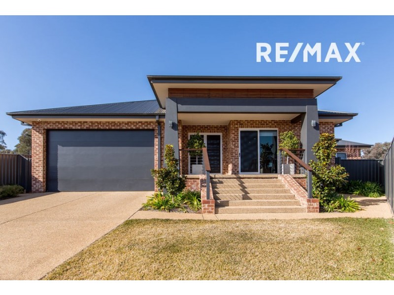 5 St Aubins Place, Bourkelands NSW 2650