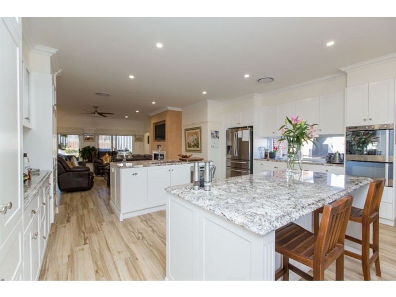 5 St Aubins Place, Bourkelands NSW 2650
