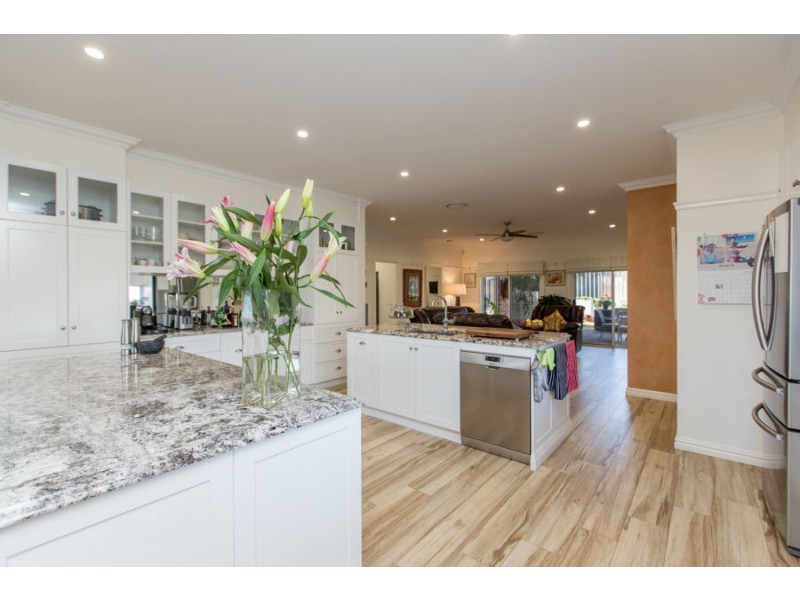 5 St Aubins Place, Bourkelands NSW 2650