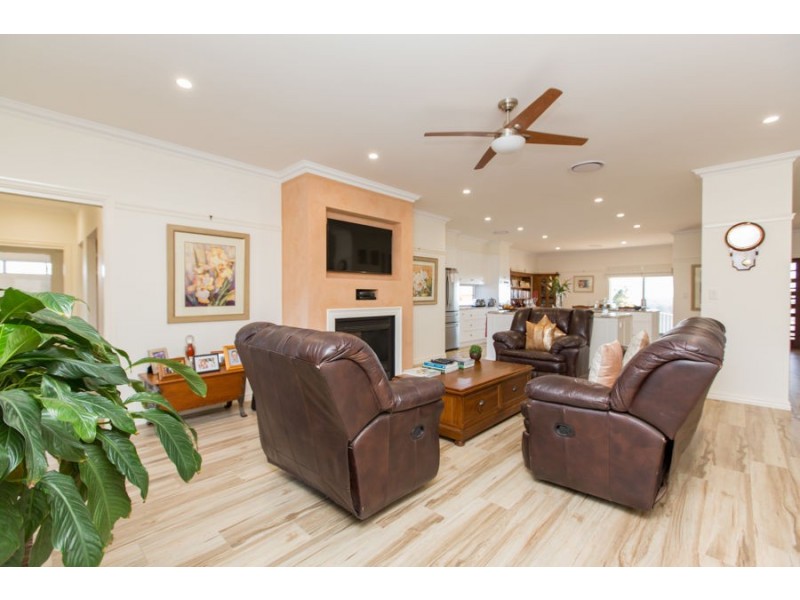 5 St Aubins Place, Bourkelands NSW 2650