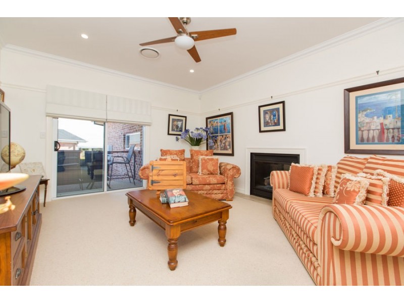 5 St Aubins Place, Bourkelands NSW 2650