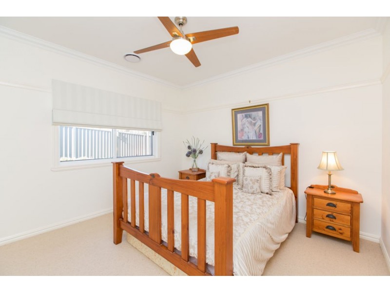 5 St Aubins Place, Bourkelands NSW 2650