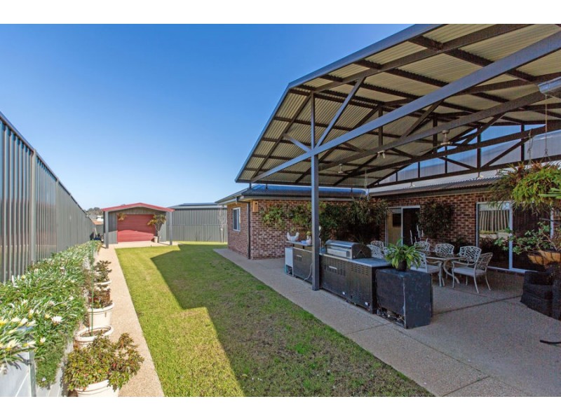 5 St Aubins Place, Bourkelands NSW 2650