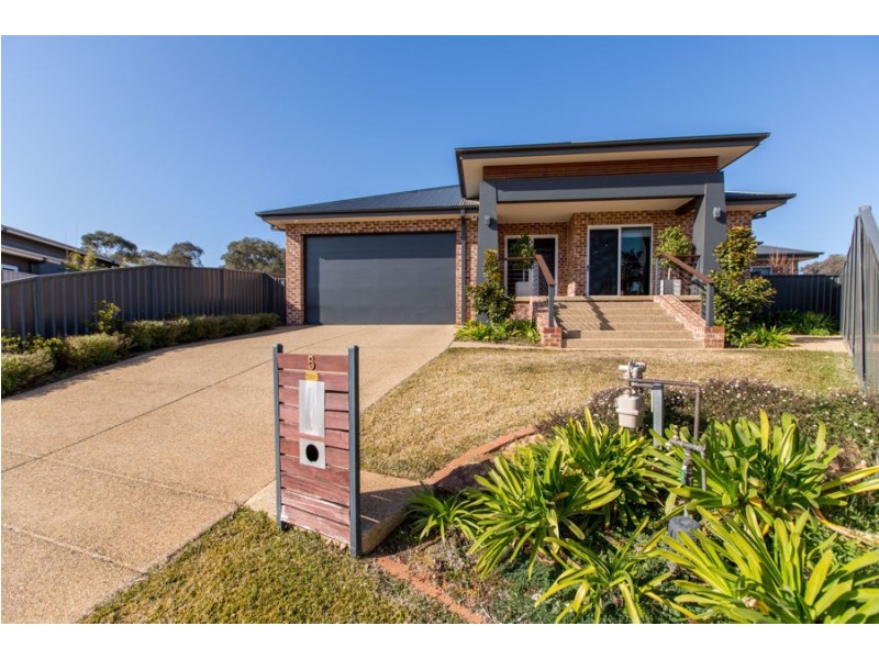 5 St Aubins Place, Bourkelands NSW 2650