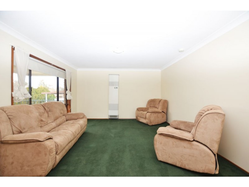 24 Pugsley Avenue, Estella NSW 2650