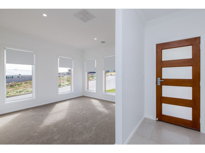 9 Warrock Place, Bourkelands NSW 2650