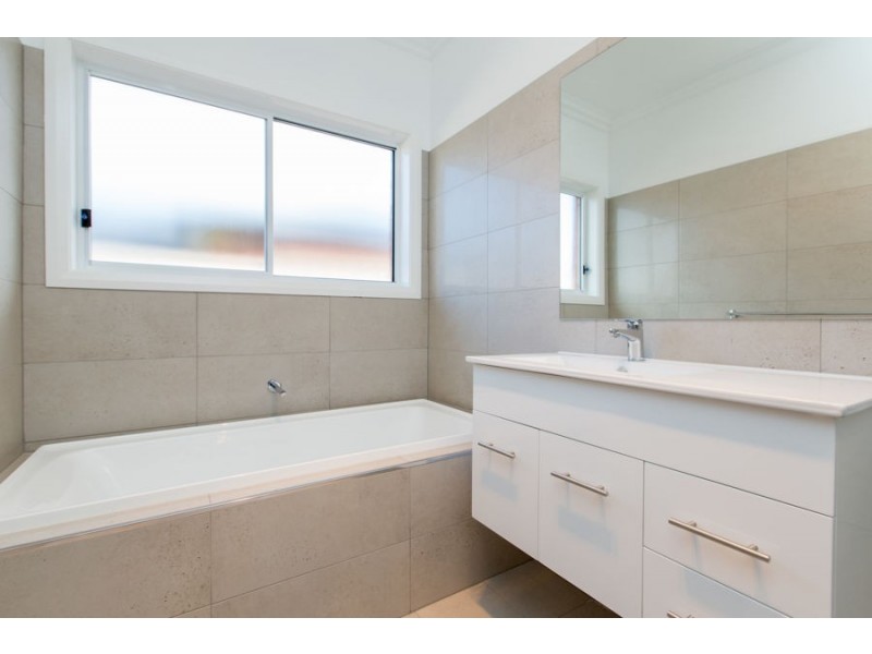 9 Warrock Place, Bourkelands NSW 2650