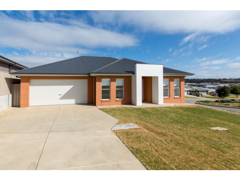 9 Warrock Place, Bourkelands NSW 2650