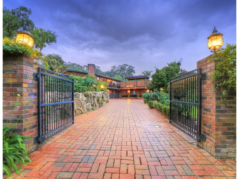 4 Bellevue Parade, Kooringal NSW 2650