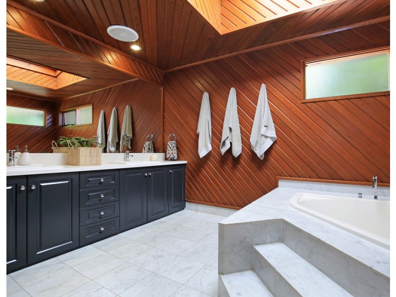 4 Bellevue Parade, Kooringal NSW 2650