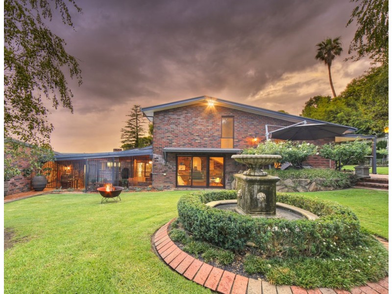 4 Bellevue Parade, Kooringal NSW 2650