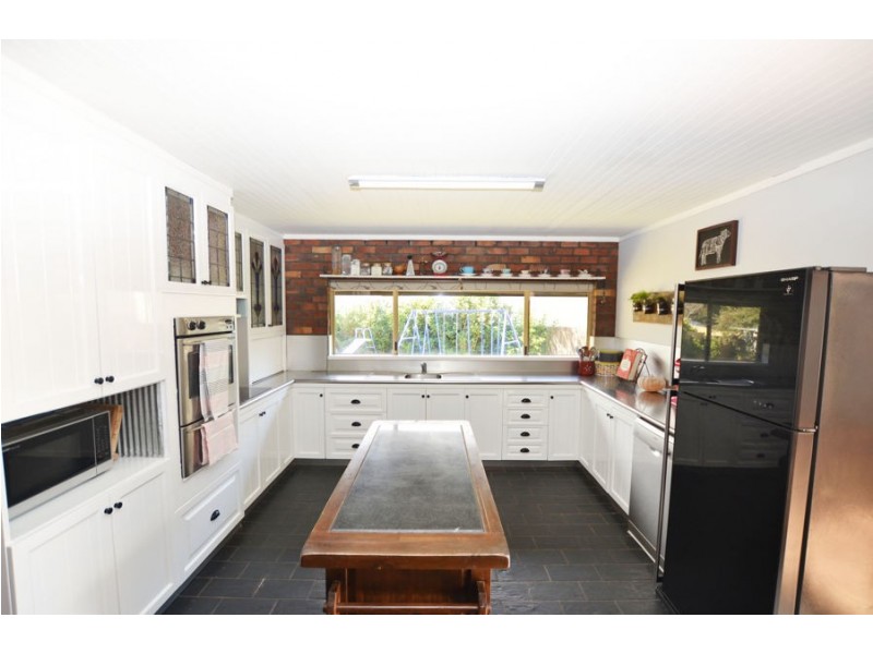 5 Atkins Place, Estella NSW 2650