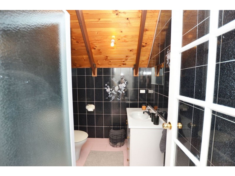 5 Atkins Place, Estella NSW 2650