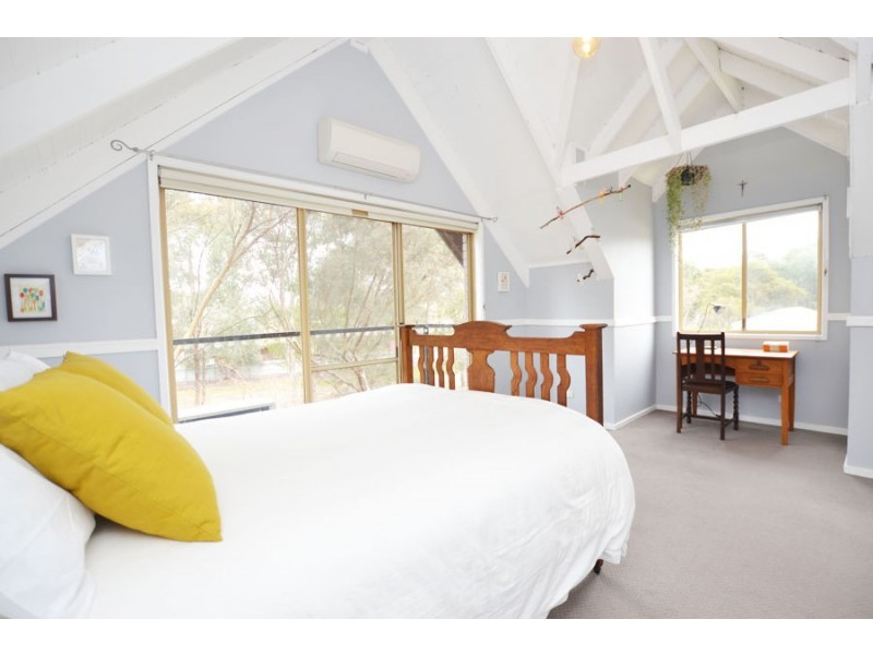 5 Atkins Place, Estella NSW 2650