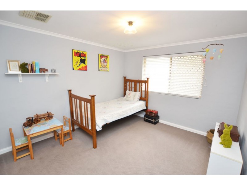 5 Atkins Place, Estella NSW 2650