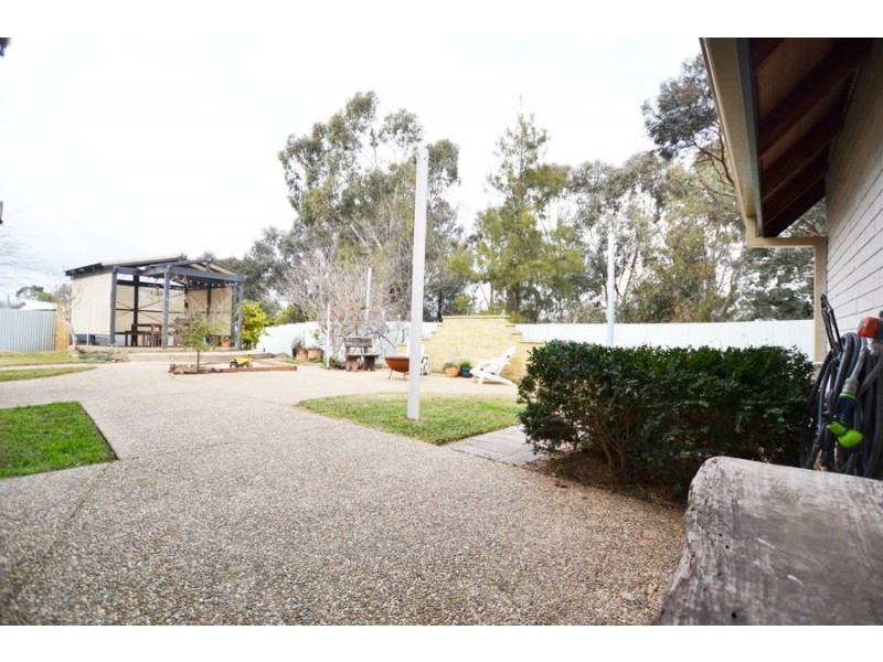 5 Atkins Place, Estella NSW 2650