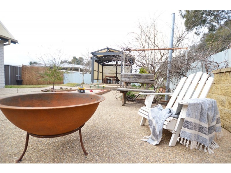 5 Atkins Place, Estella NSW 2650