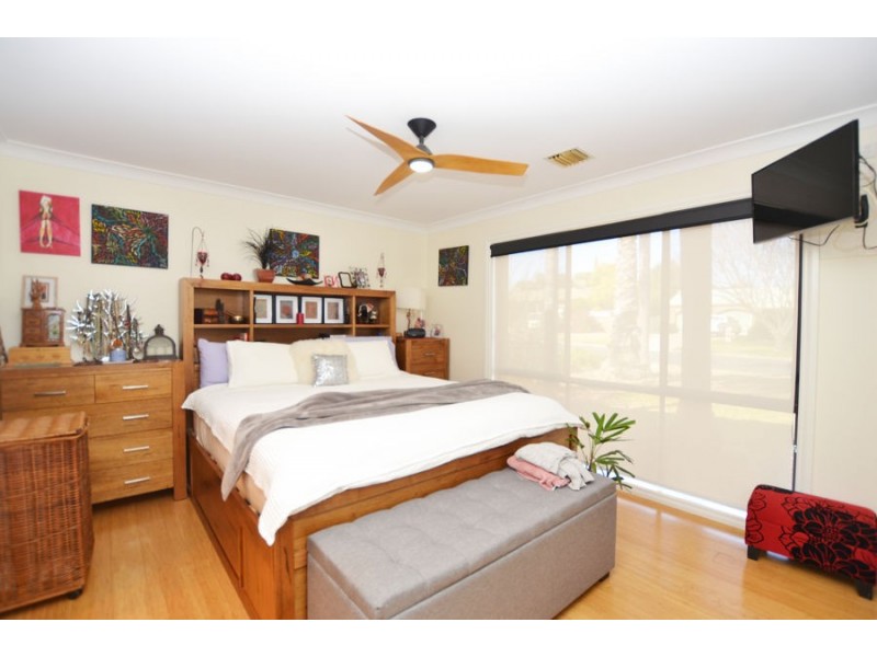 18 Overdale Drive, Bourkelands NSW 2650