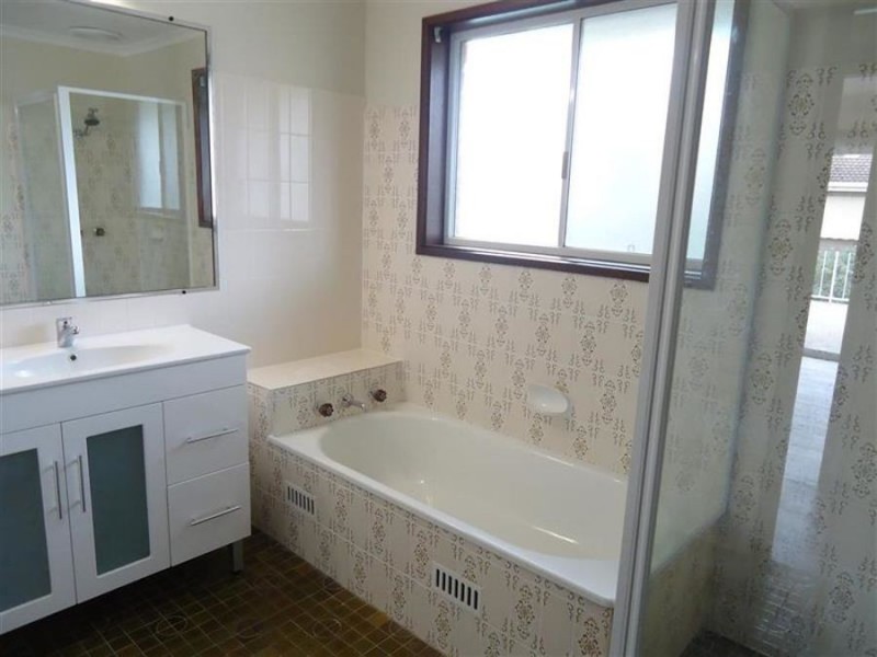 12 Amsterdam Crescent, Tolland NSW 2650