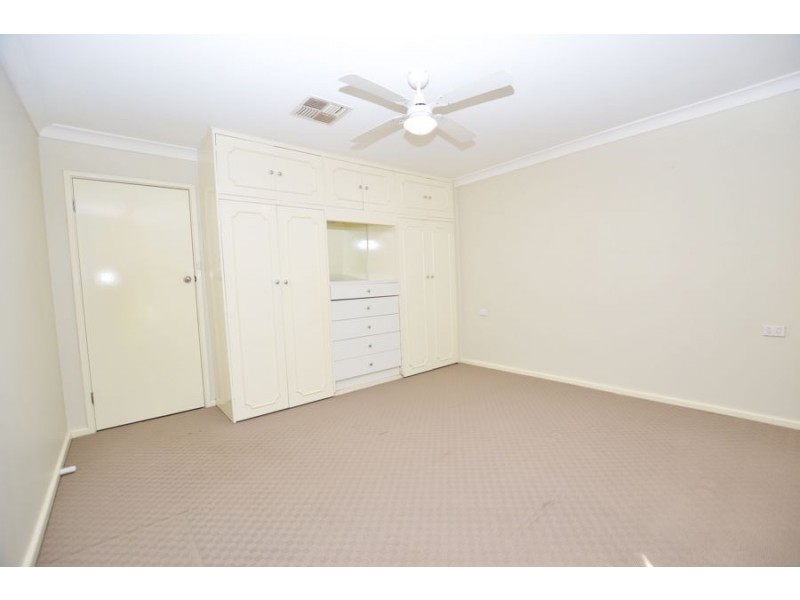 15 Holloway Street, Tolland NSW 2650