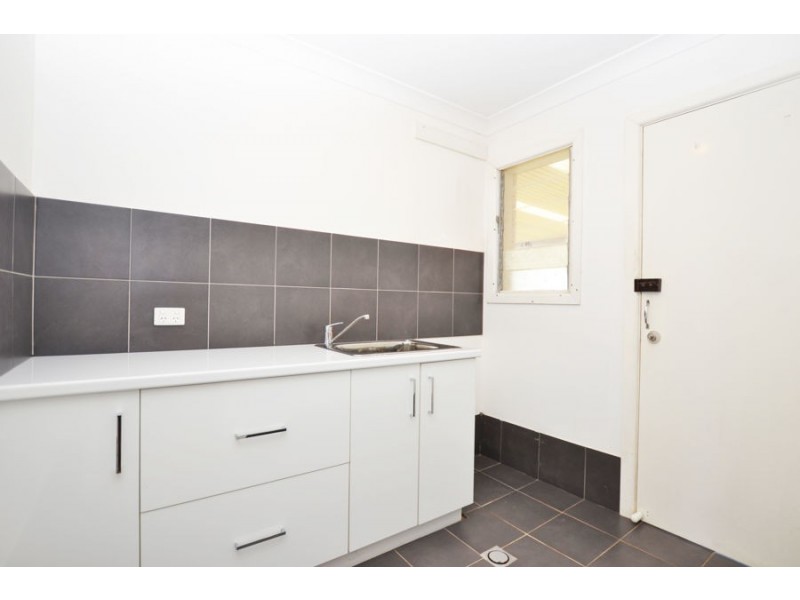 15 Holloway Street, Tolland NSW 2650