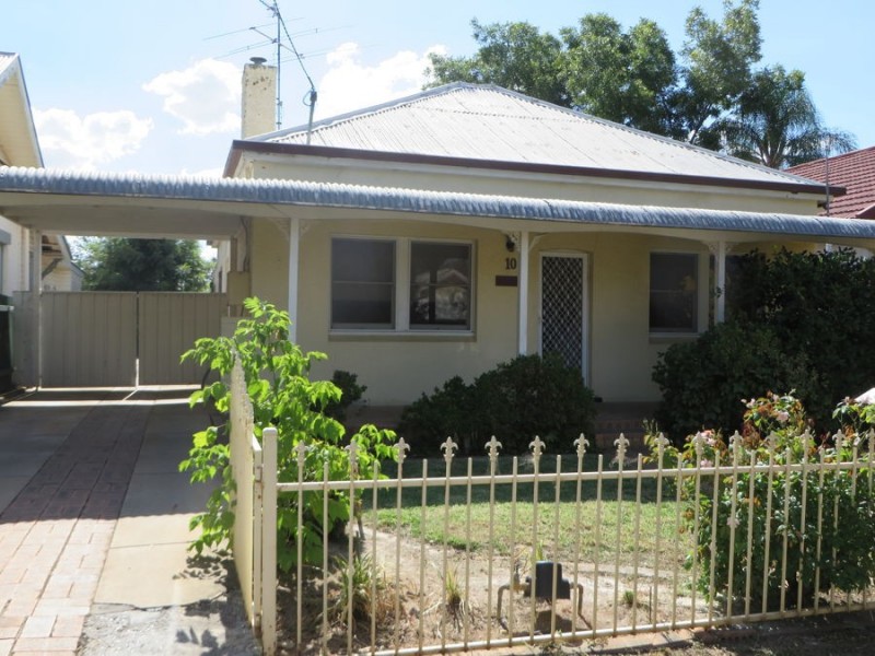 10 Norman Street, Turvey Park NSW 2650