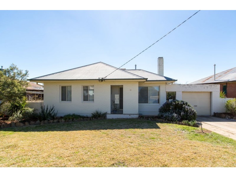 87 Bolger Avenue, Mount Austin NSW 2650
