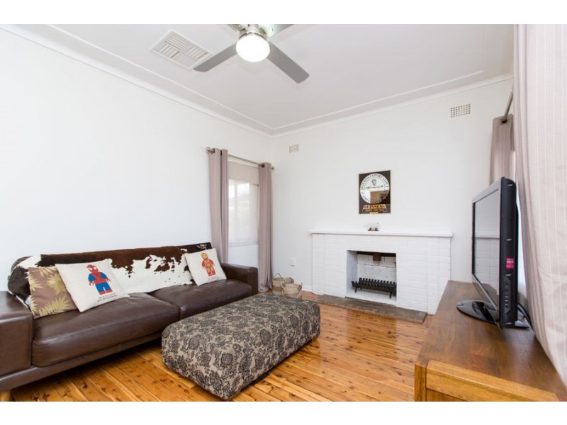 87 Bolger Avenue, Mount Austin NSW 2650