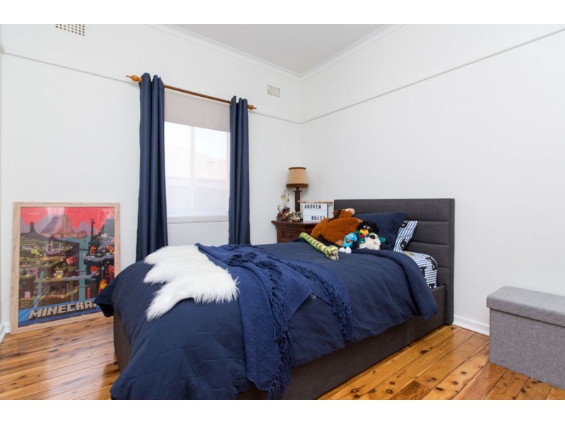 87 Bolger Avenue, Mount Austin NSW 2650