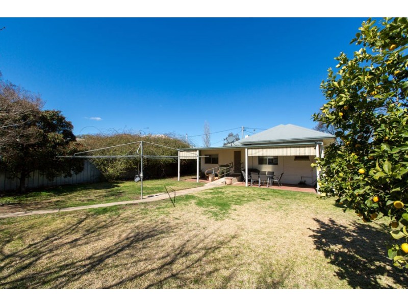 87 Bolger Avenue, Mount Austin NSW 2650