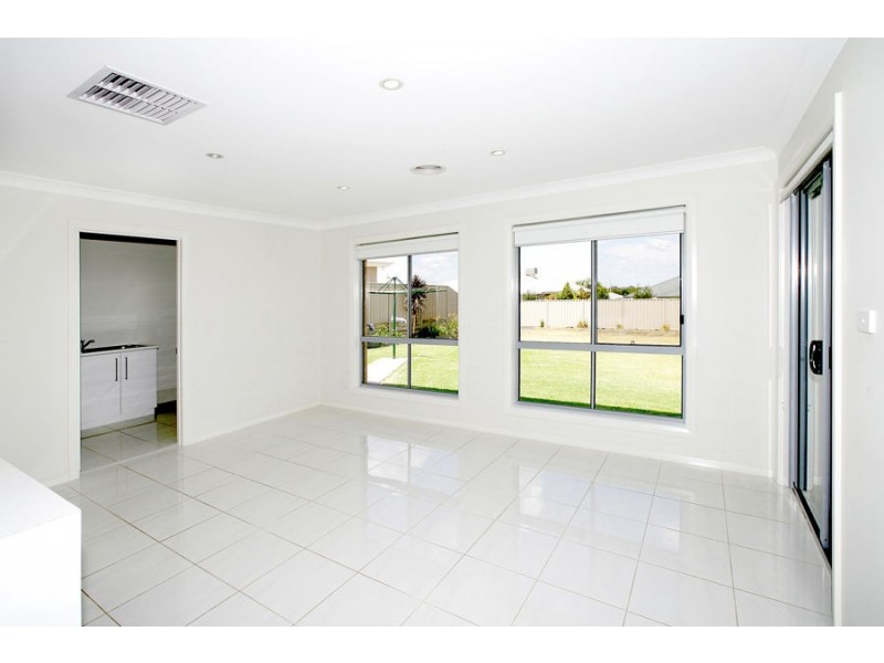 55 Stirling Boulevard, Tatton NSW 2650