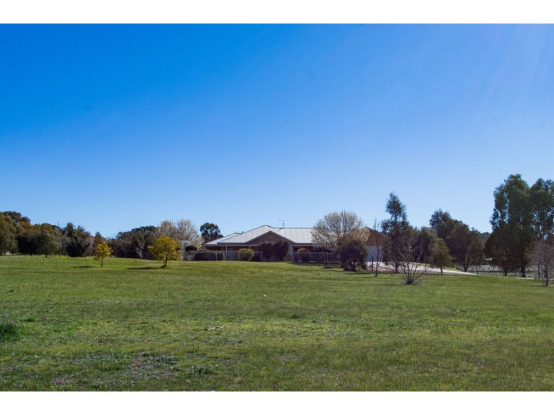 9 Burgan Drive, Springvale NSW 2650