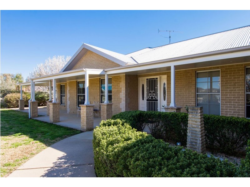 9 Burgan Drive, Springvale NSW 2650