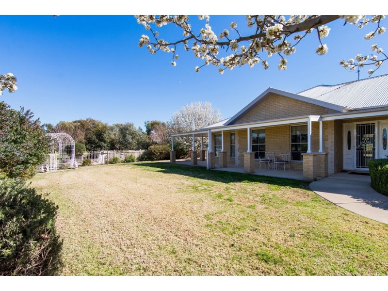 9 Burgan Drive, Springvale NSW 2650