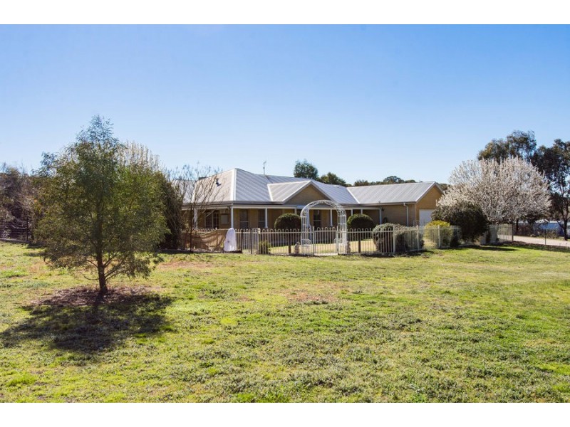 9 Burgan Drive, Springvale NSW 2650