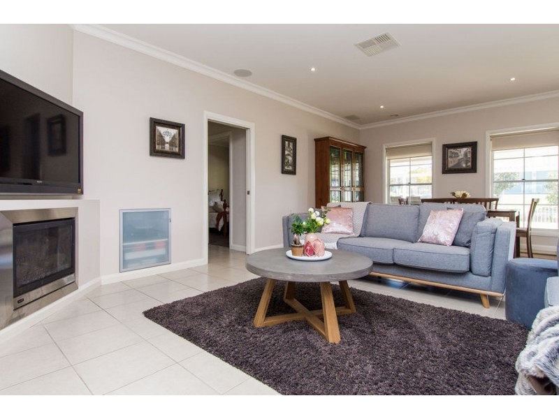 9 Burgan Drive, Springvale NSW 2650